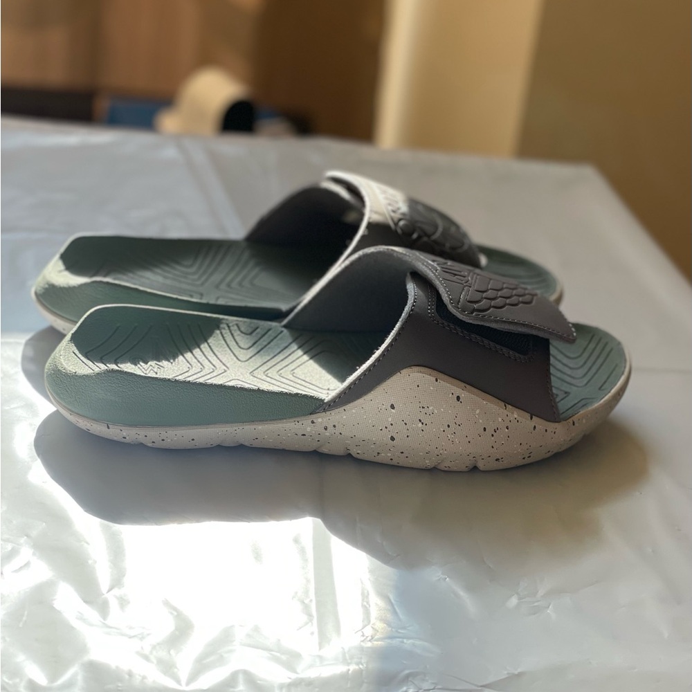 Jordan hydro 7 new in original box